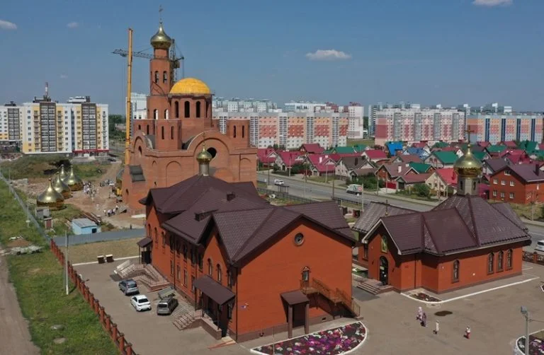 В Стерлитамаке возводят купола на новый собор, мечеть могут достроить в следующем году