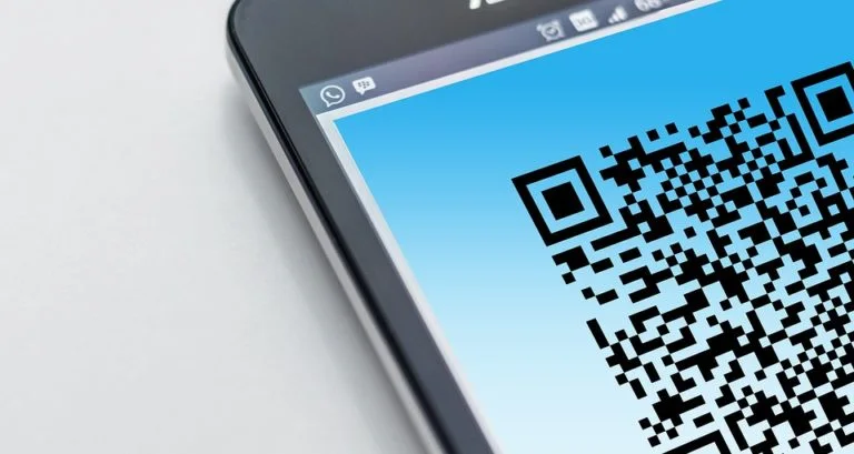 Жителей Стерлитамака предупредили о фальшивых объявлениях с QR-кодами у школ и домов
