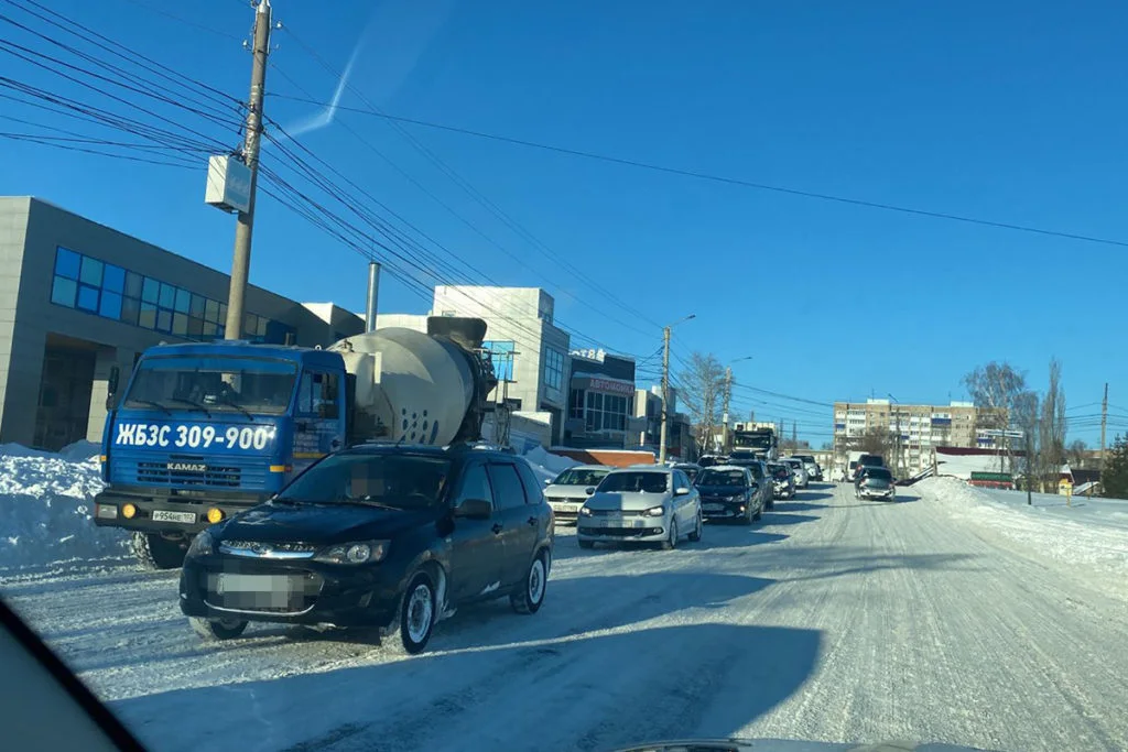В Стерлитамаке на Михайловском переезде закрыта часть дороги