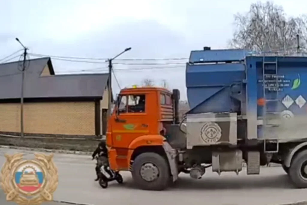 В Салавате мальчик на электросамокате попал под колеса мусоровоза