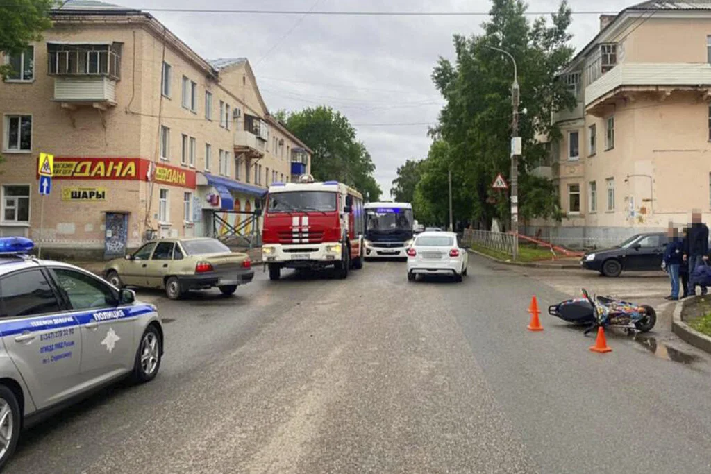 В Стерлитамаке несовершеннолетнего скутериста госпитализировали с места ДТП