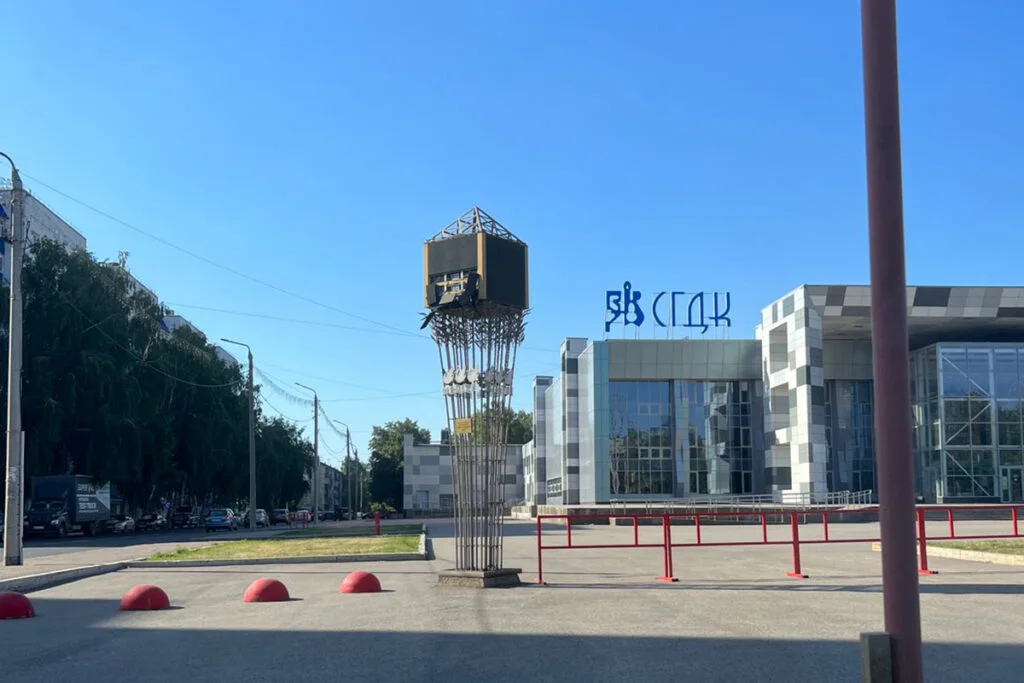 В Стерлитамаке неизвестные сломали часы на площади ГДК