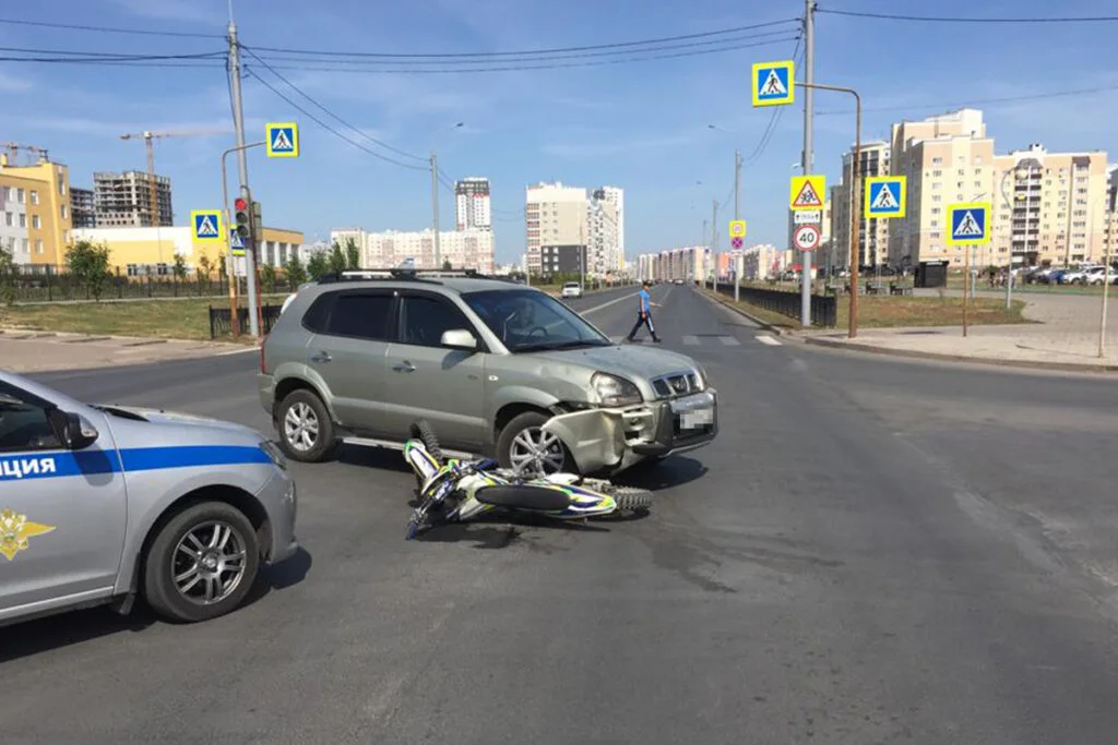 В Стерлитамаке на Артема иномарка столкнулась с мотоциклом