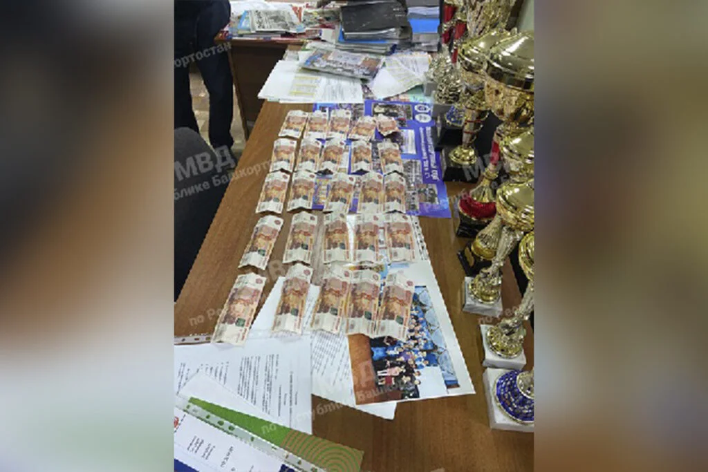 В Стерлитамаке директора школы подозревают в получении взятки в крупном размере