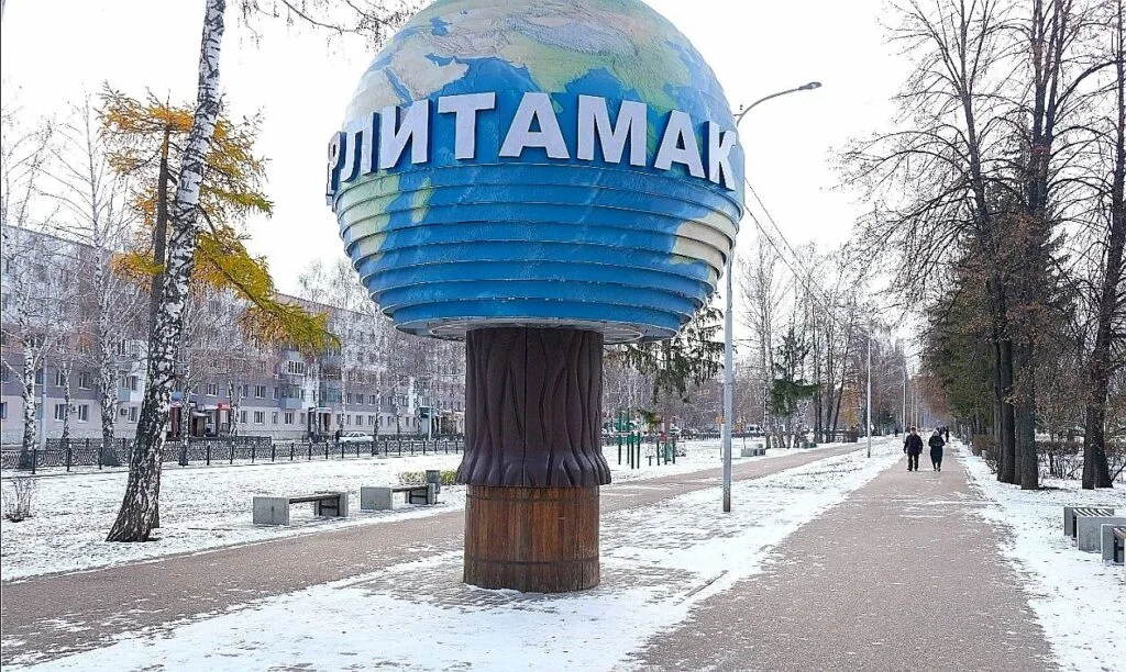 «Глобус Стерлитамака» или «чупа-чупс»: новый арт-объект на аллее будет доработан