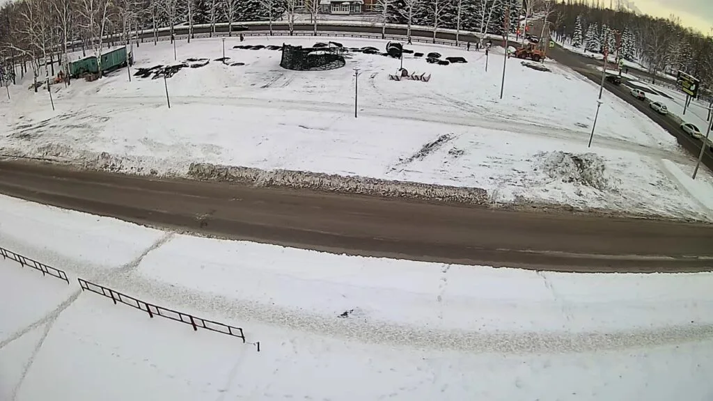 В Стерлитамаке начали монтаж пиксельной ели и новогоднего городка