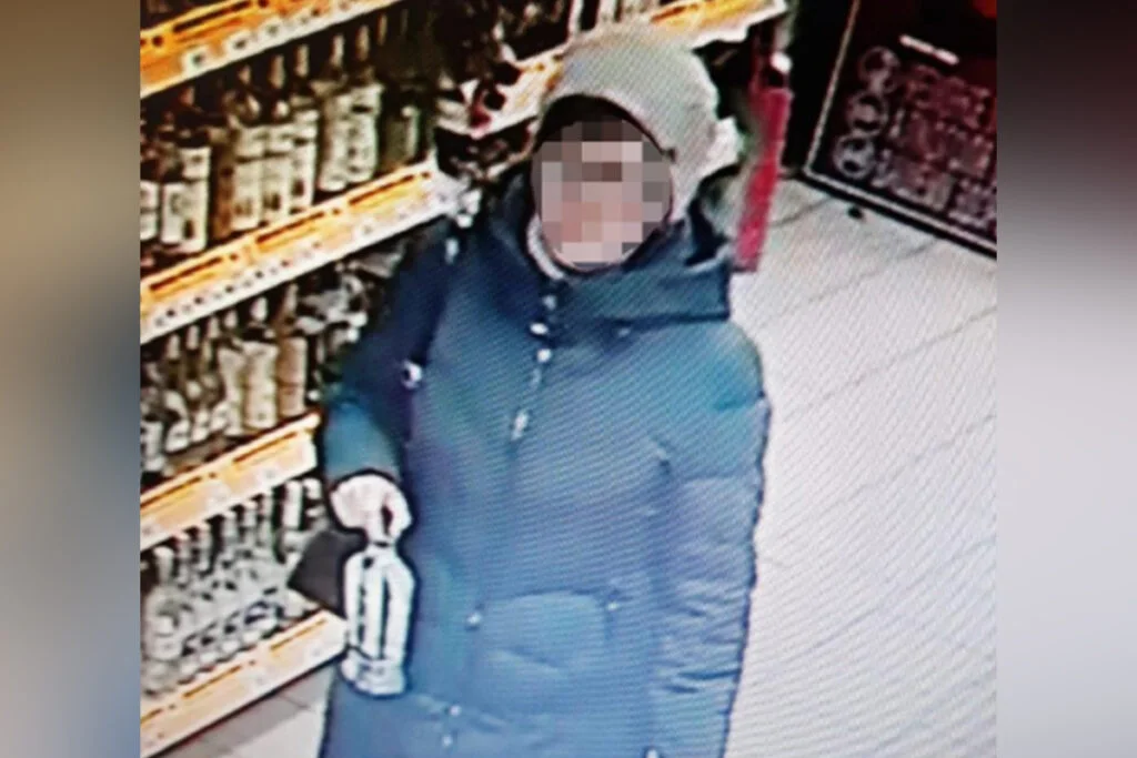 Жительница Стерлитамака оплатила покупки найденной банковской картой и вернула ее назад