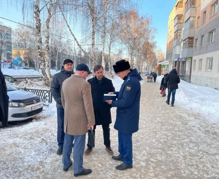 В Стерлитамаке на голову 10-летнего ребенка упала наледь с крыши, Следком возбудил уголовное дело