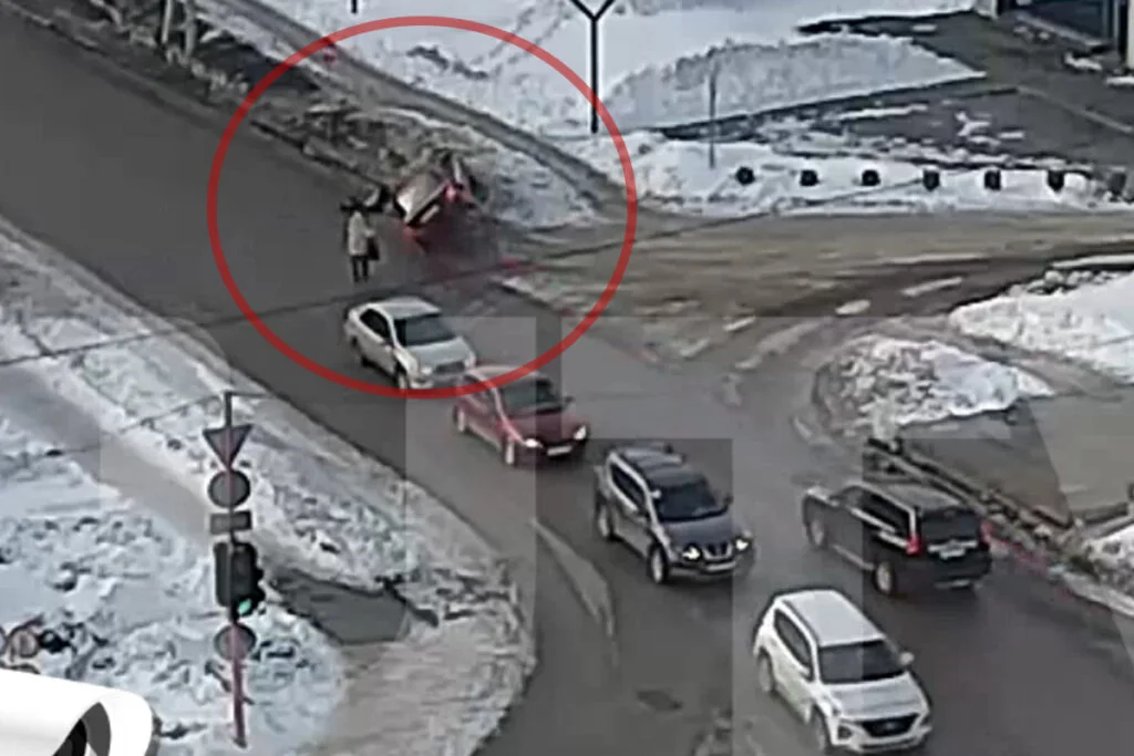 В Стерлитамаке опрокинулся автомобиль из-за детей, выбежавших на проезжую часть