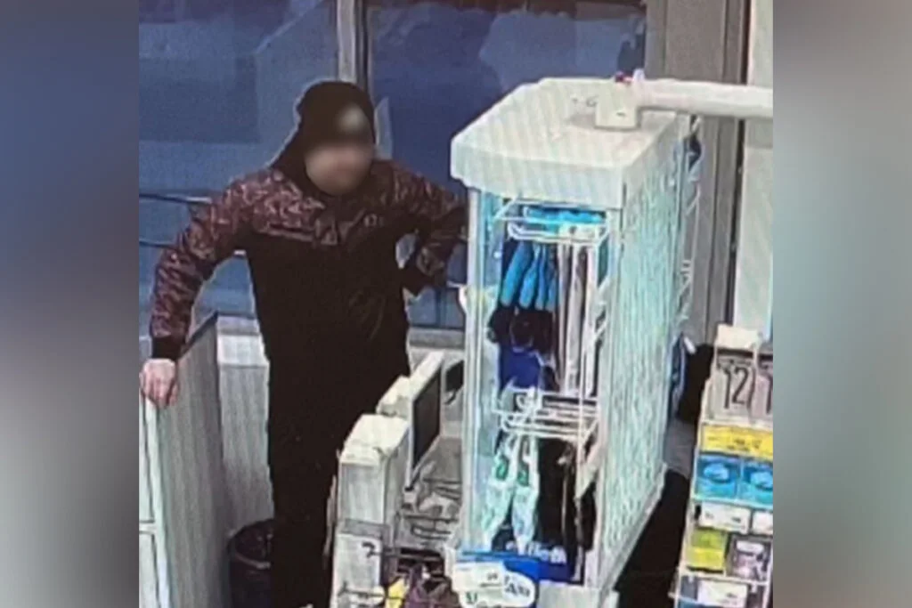 В Стерлитамаке водитель такси оплатил алкоголь и продукты потерянной картой пассажирки
