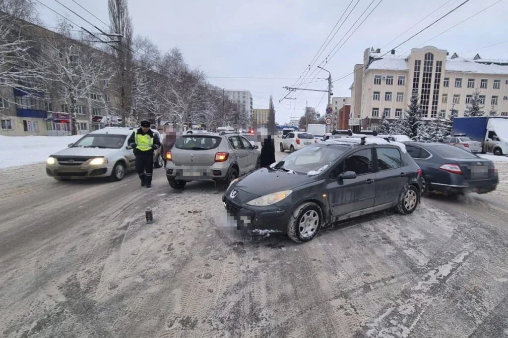 Февральский день жестянщика: в Стерлитамаке за день было зарегистрировано 20 ДТП