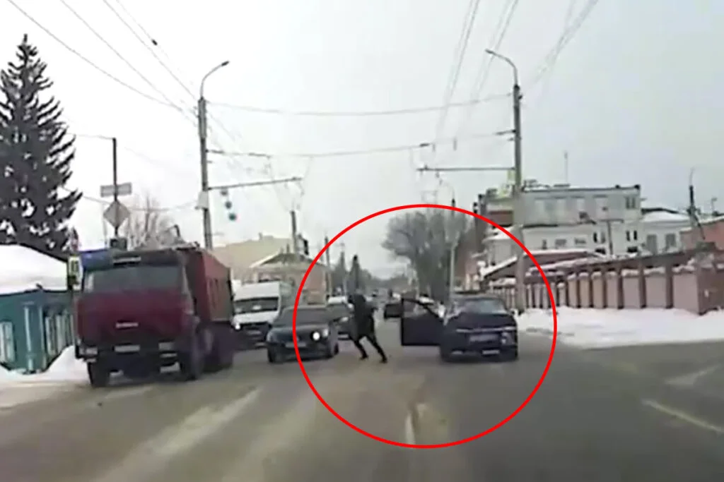 В Стерлитамаке угонщики выгнали владельца авто из машины и пытались скрыться от ГИБДД