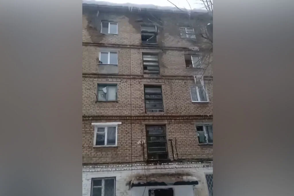 В Стерлитамаке с МКД на пр. Ленина посыпался фасад: в администрации объяснили причины