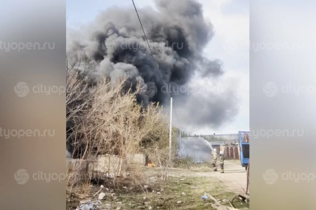 В Стерлитамаке на Элеваторной в гаражах снова горят шины