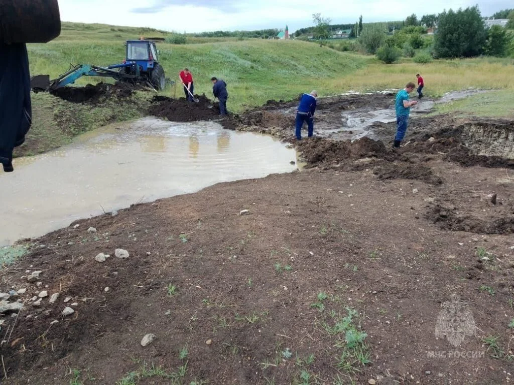 В Стерлитамакском районе прорвало трубопровод по перекачке дистиллерной воды АО «БСК»