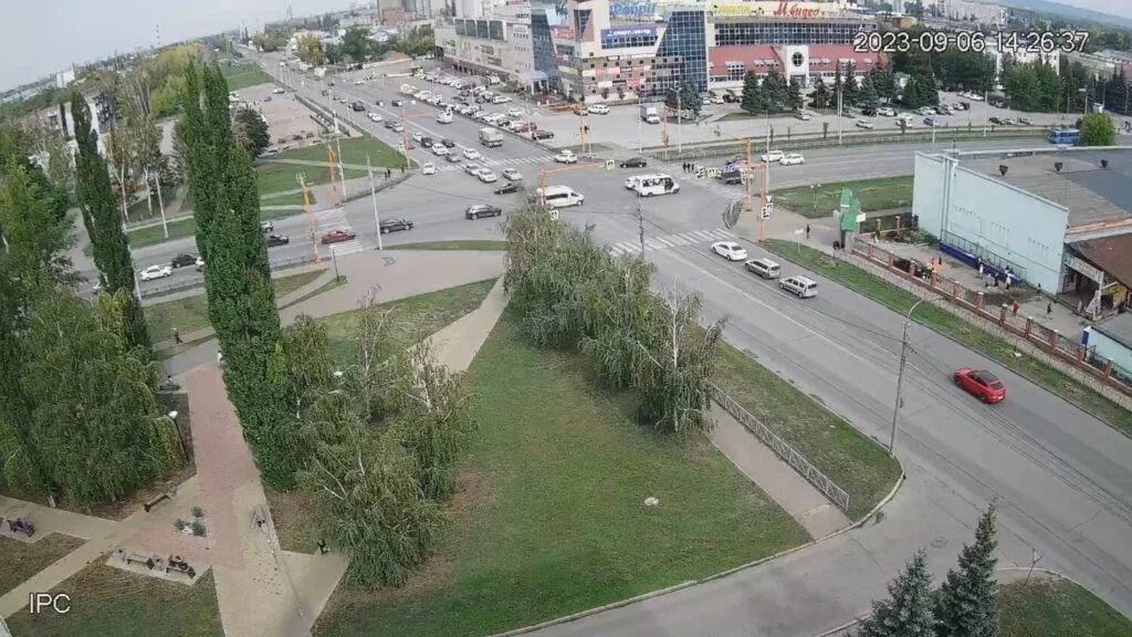 В Стерлитамаке на пересечении ул. Элеваторной и ул. Худайбердина снова не работает светофор: что происходит