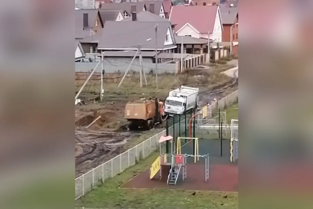 Мусоровоз застрял, «скорой» не проехать: в Стерлитамаке отсыпят альтернативу дороги по ул. Былинной