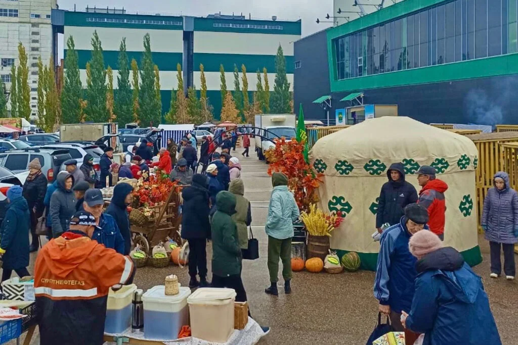 В Стерлитамаке прошла сельскохозяйственная ярмарка: почем картошка, капуста и мед