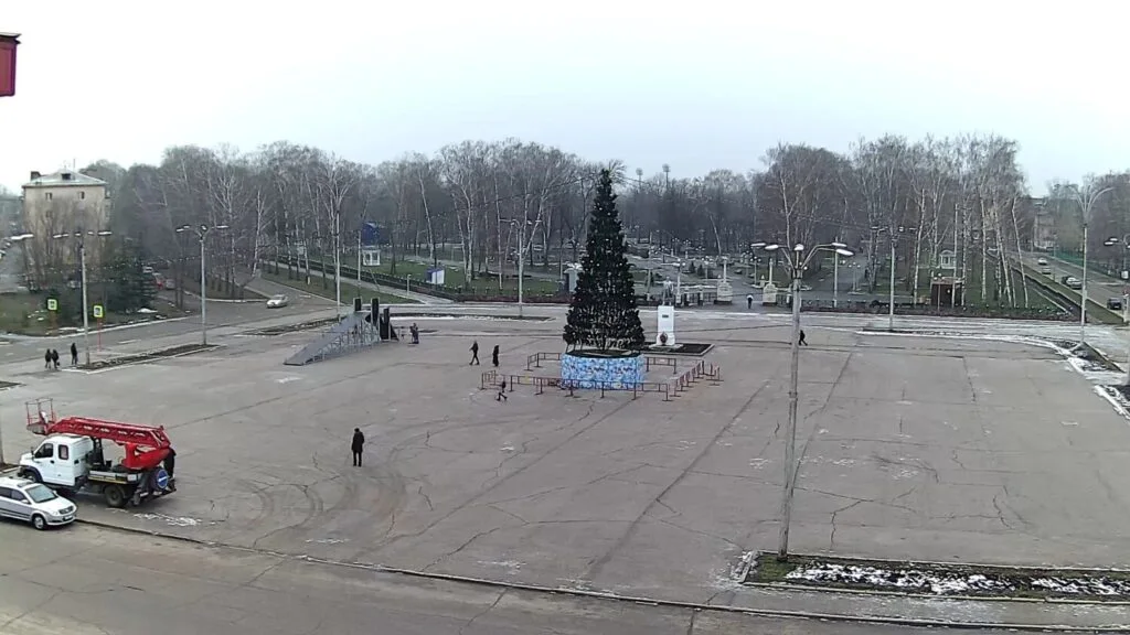 В Стерлитамаке начали монтаж новогодних горок