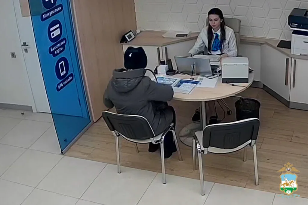 В Стерлитамаке сотрудники полиции и банка спасли горожанку от преступников