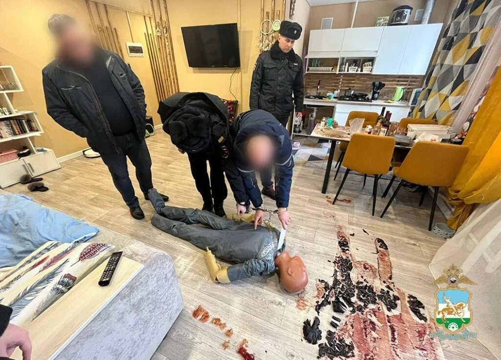 Поджидал, заковав ее сына в наручники: в Стерлитамаке мужчина убил бывшую жену