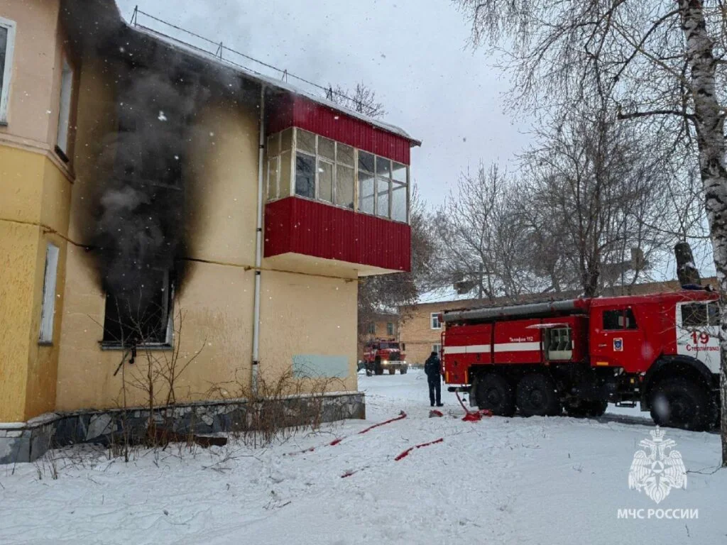 В Стерлитамаке на ул. Якутова горела квартира, спасена пенсионерка