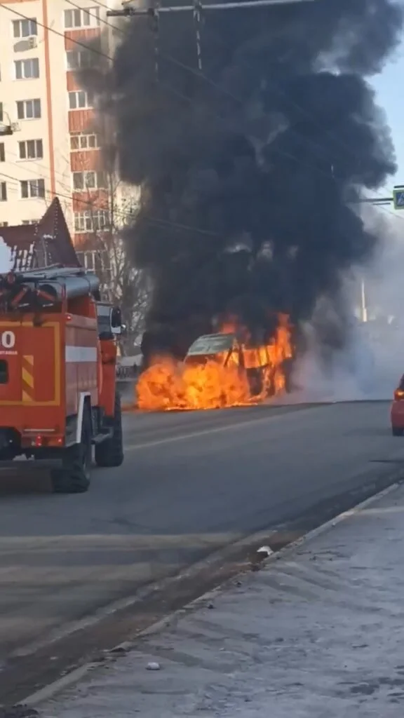 В Стерлитамаке на ул. Худайбердина загорелась маршрутка