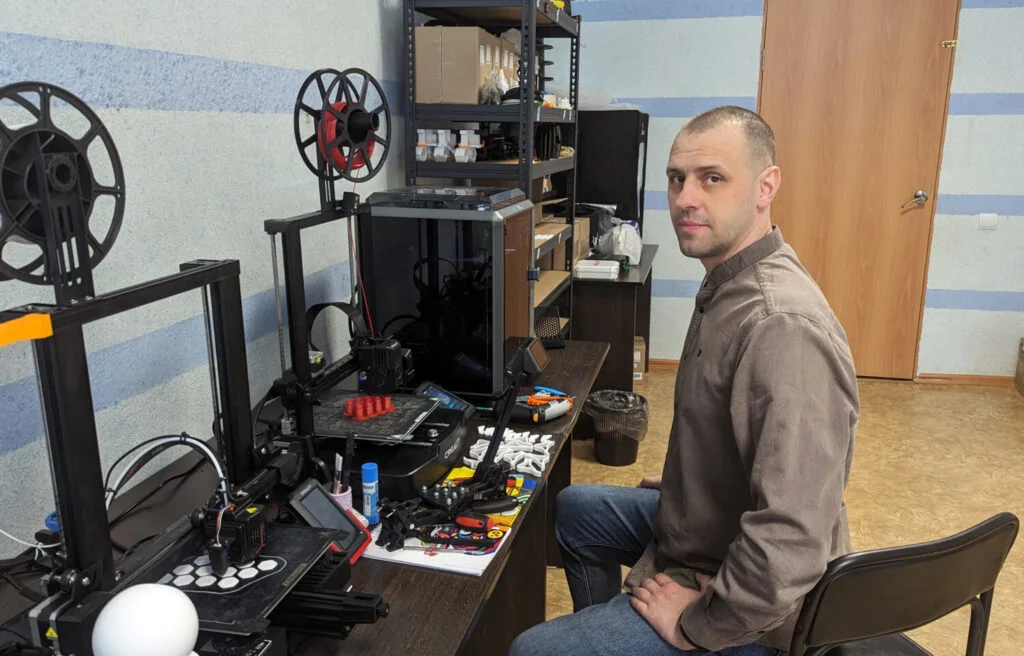 Стерлитамаковец на 3D-принтерах производит изделия для бойцов в зоне СВО