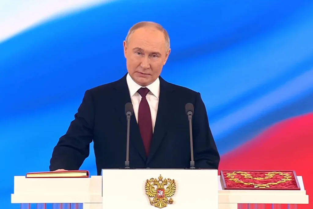 Владимир Путин официально вступил в должность Президента России