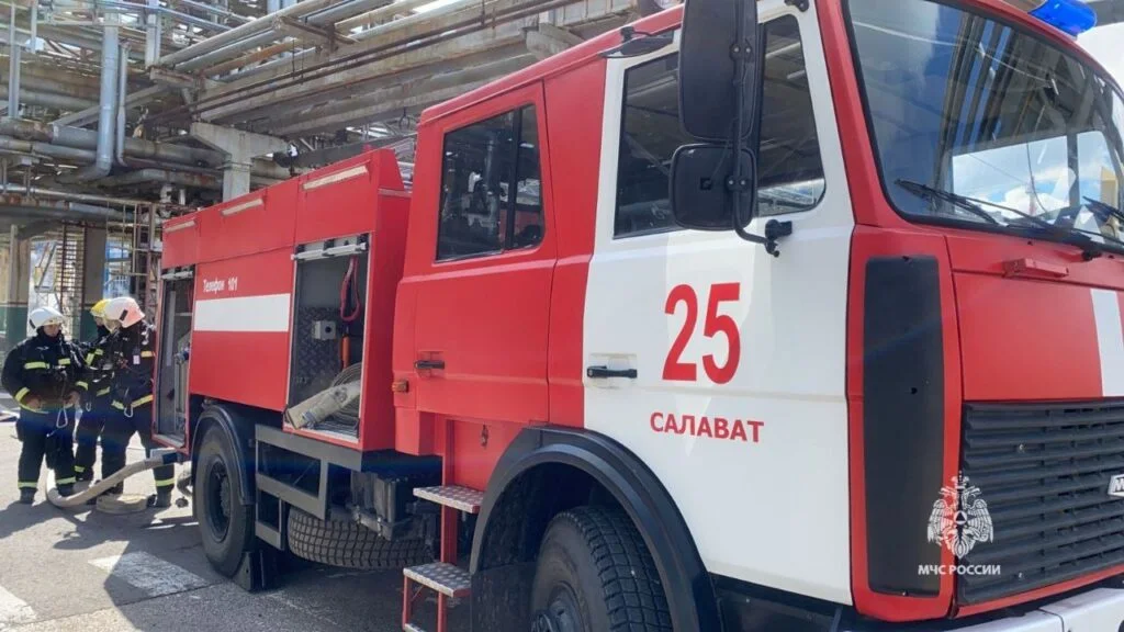 В МЧС сообщили подробности об атаке беспилотника на предприятии Салавата