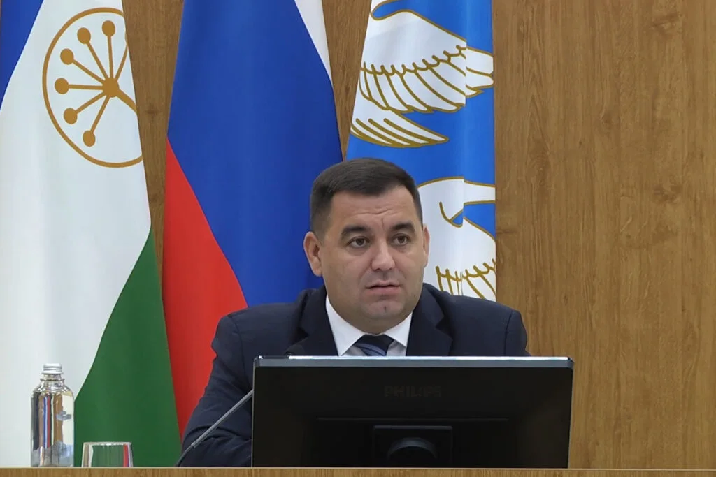 Дети с совочком лучше сделают: мэр Стерлитамака возмутился ямами на дорогах