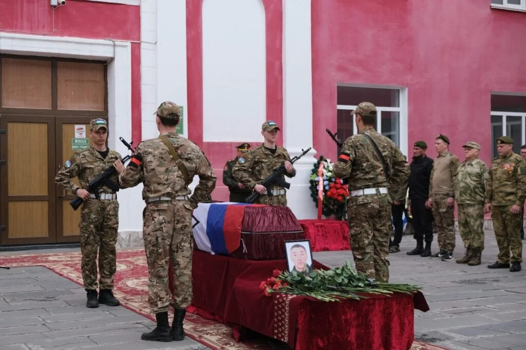 В Стерлитамаке простились с погибшими в СВО Фаилем Вахитовым и Линаром Янбердиным