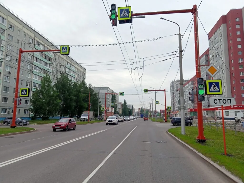 В Стерлитамаке заработал первый светофор с бело-лунным человечком