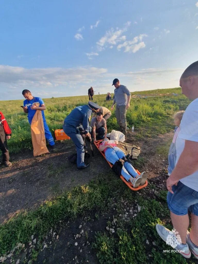 На Торатау дельтапланерист приземлился на туристку