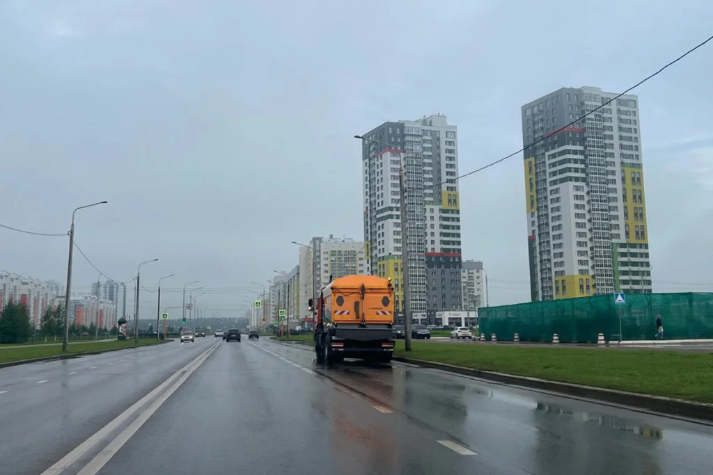 В «РСУ ДОР» Стерлитамака напомнили, для чего поливают дороги во время дождей
