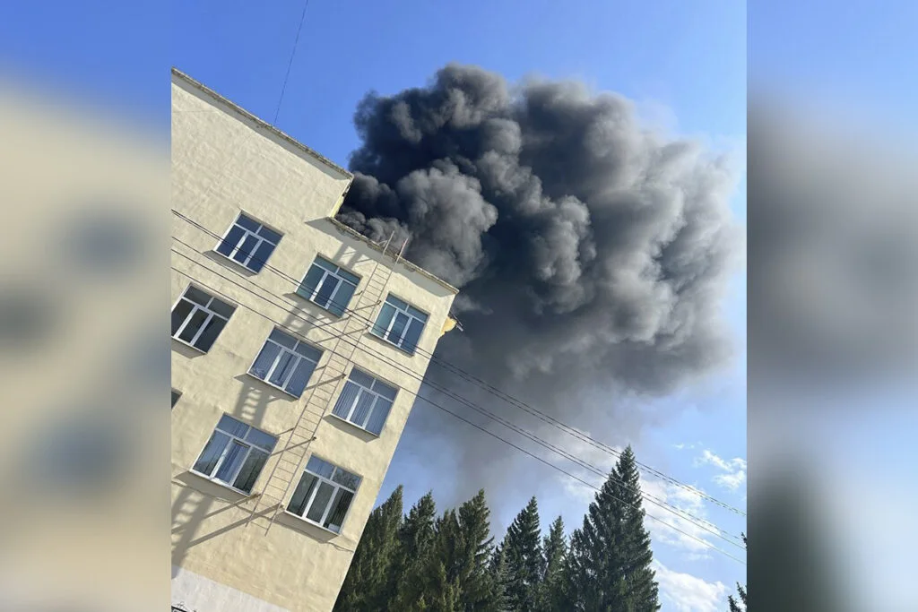 В Стерлитамаке произошел пожар на крыше УГНТУ: подробности от МЧС