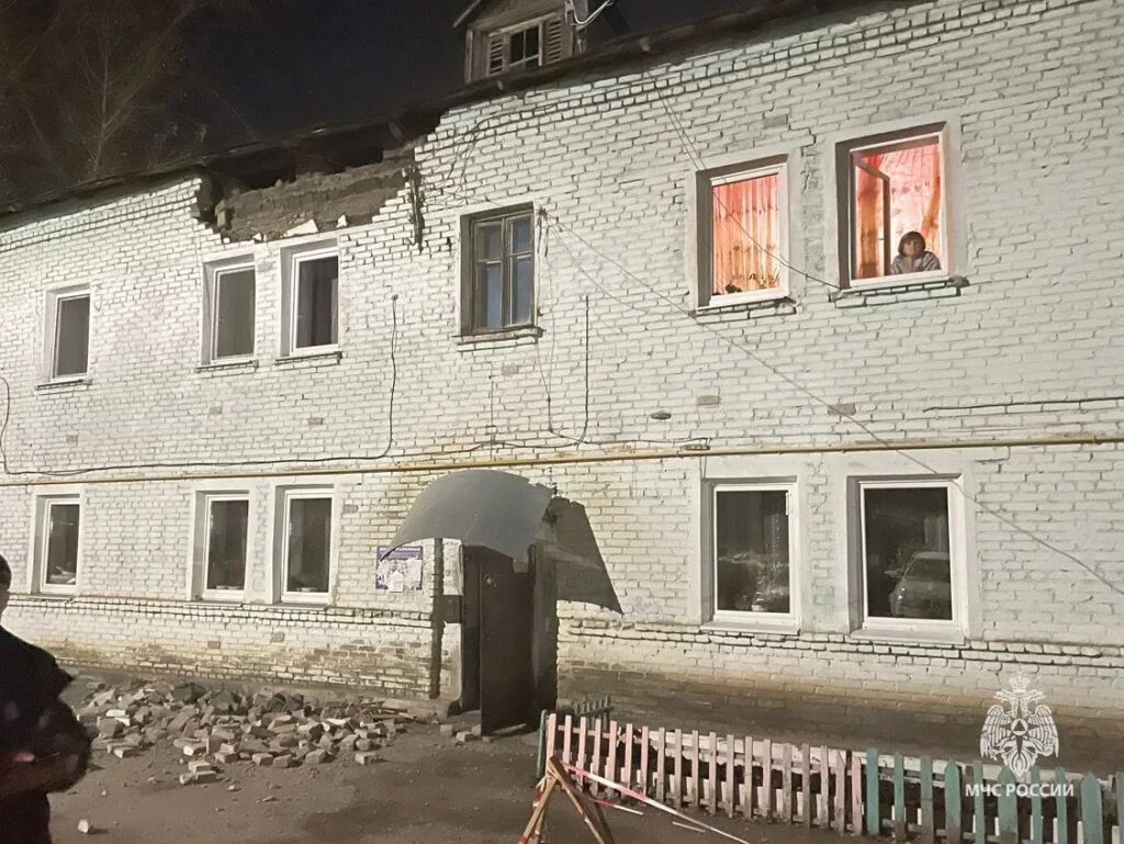 В Стерлитамаке обрушилась часть облицовки двухэтажного аварийного МКД