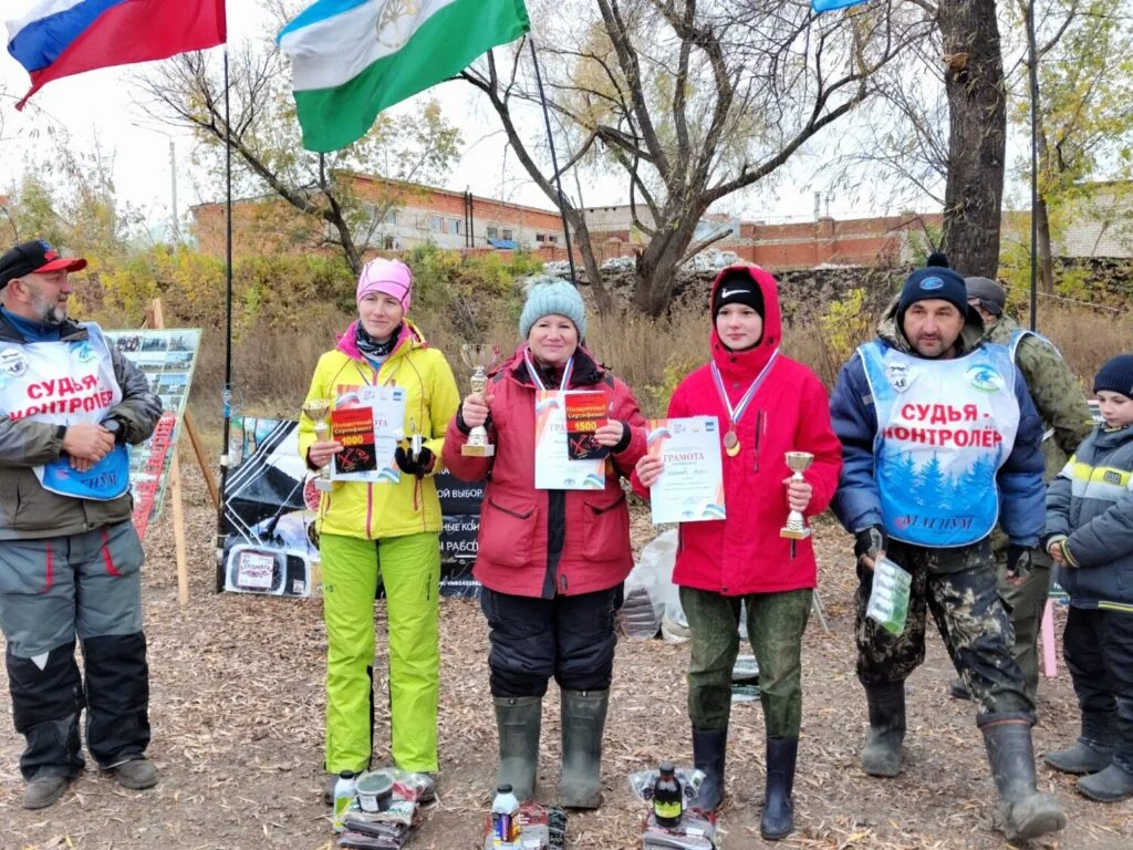 У кого улов крупнее: в Стерлитамаке прошел чемпионат среди женщин-рыболовов