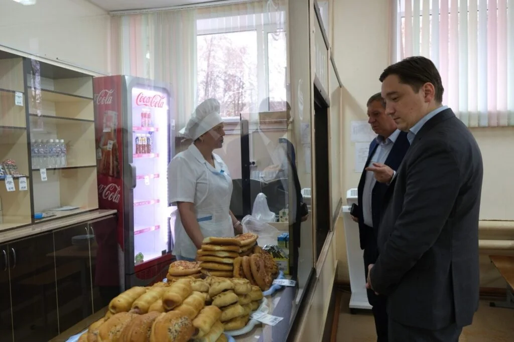 «Школы не предупреждали»: новый глава администрации Стерлитамака проверил школьные столовые