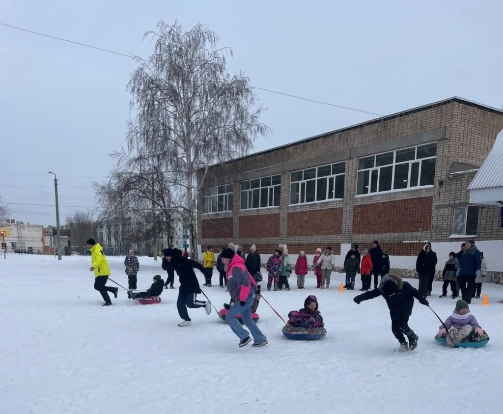В школах города прошёл первый этап фестиваля «Новогодние семейные игры-2025»