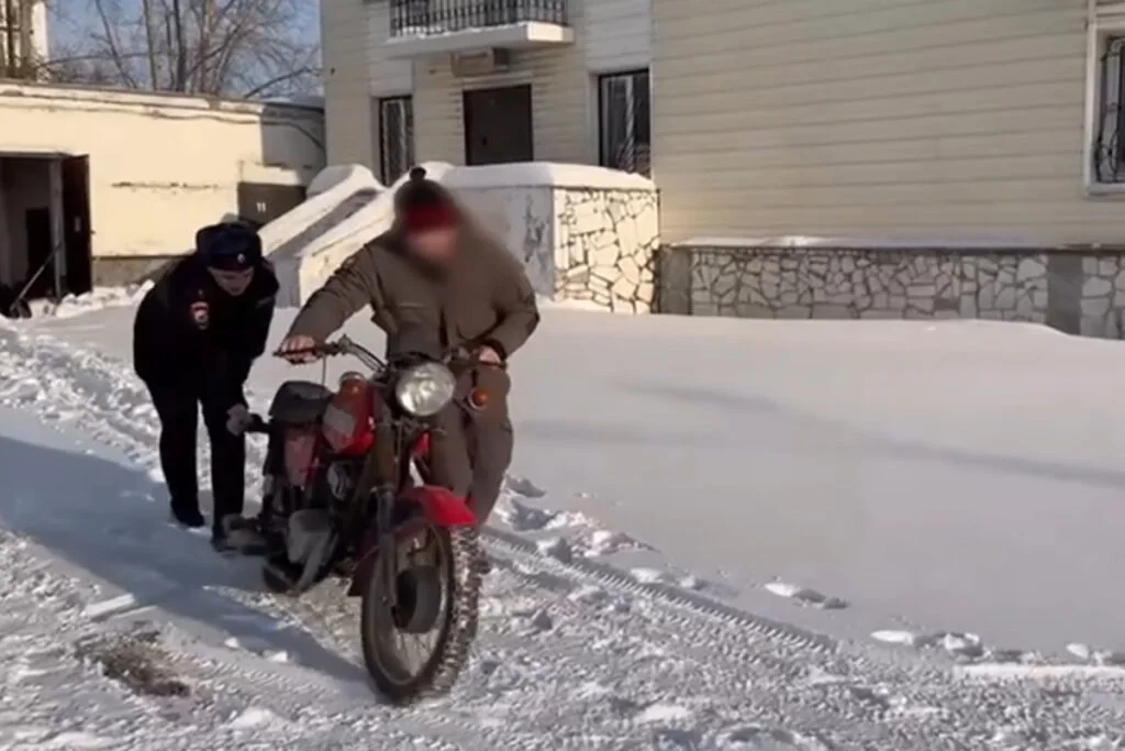 В Стерлитамаке полицейские вернули горожанину мотоцикл «Ява-350», украденный гаражным вором