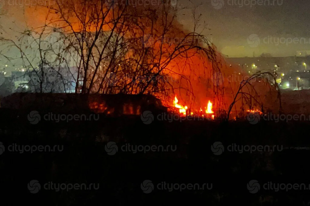 В Стерлитамаке ночью горели склады за межрайбазой