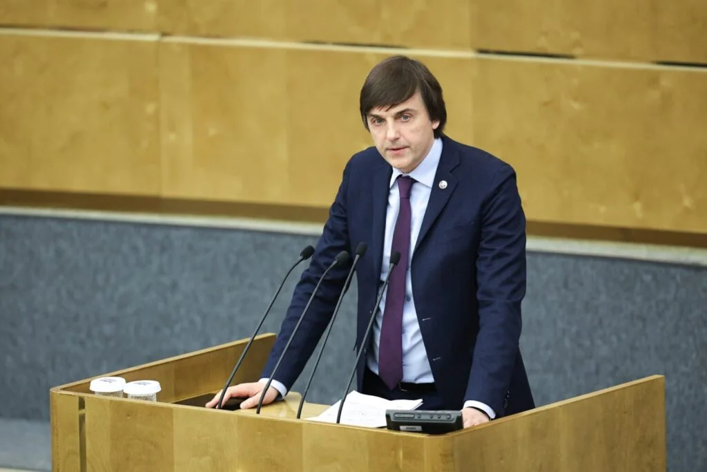 Нагрузка, учебники и профобразование: в Госдуме обсудили Стратегии развития образования до 2036 года
