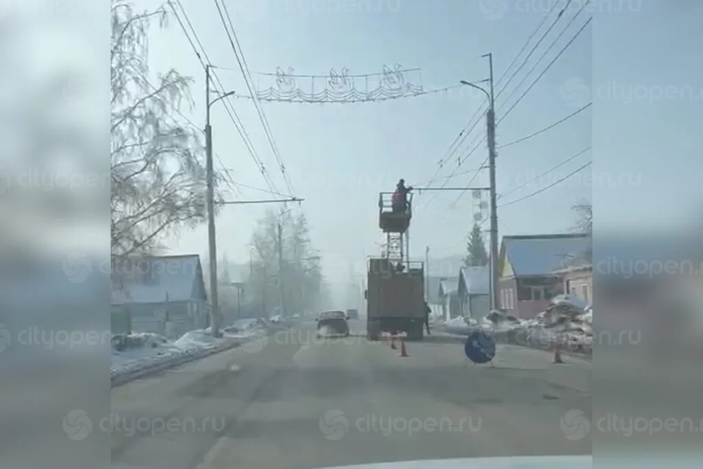В Стерлитамаке крупный транспорт порвал троллейбусную линию