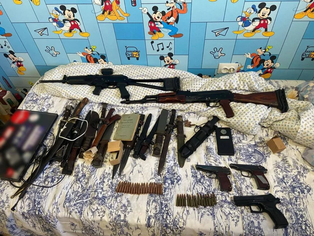 У врача-травматолога из Стерлитамака нашли несколько единиц оружия