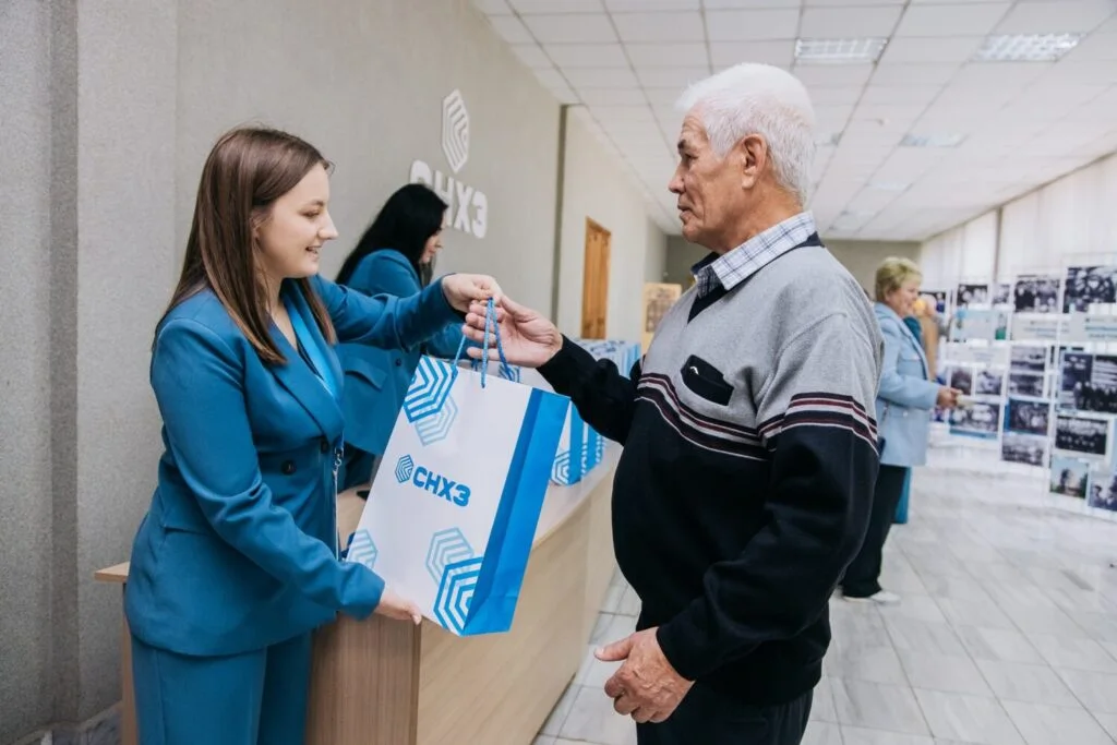 ВЕТЕРАНЫ ПРОИЗВОДСТВА ВСТРЕТИЛИ 65-ЛЕТНИЙ ЮБИЛЕЙ СНХЗ